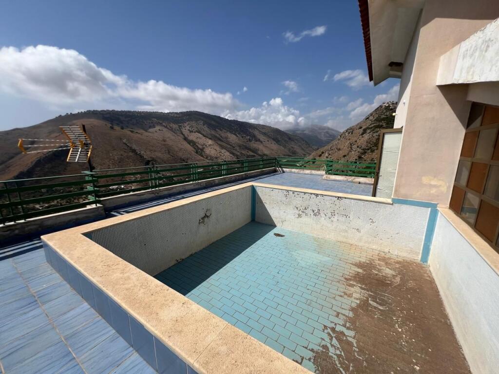 Shitet godinë 5-katëshe në Qeparo, Himarë