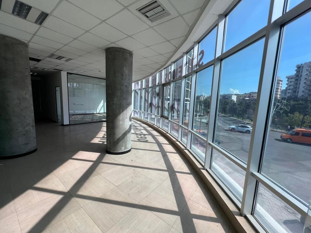 Commercial space for rent on Kavaja Street