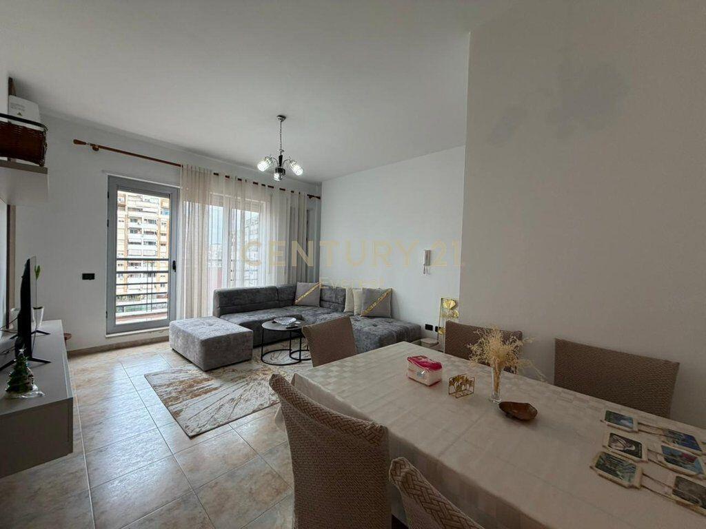 PAZARI I RI, APARTMENT 2+1 FOR RENT