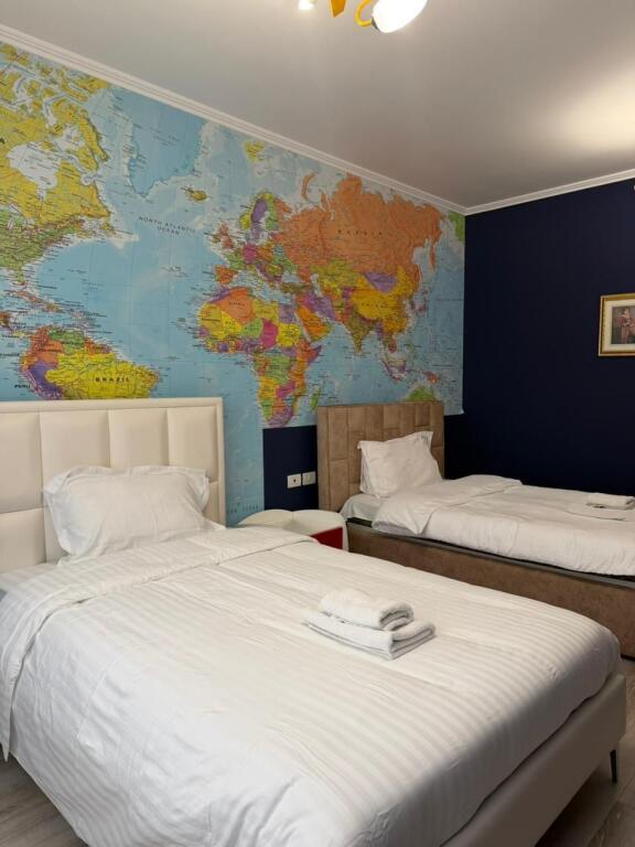 Super ap 2+1 tek komuna parisit ( ngjitur me kika 2 )