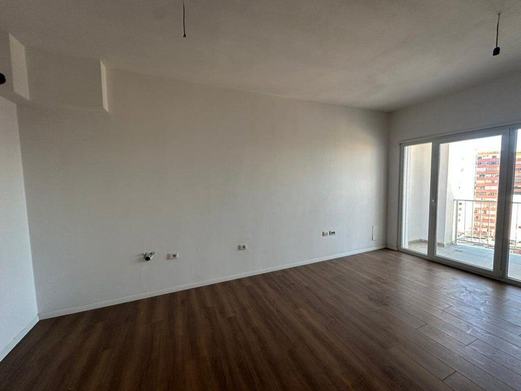 We sell a 2+1+2 apartment on Barrikadave Street 283,000 € Total area 110m2