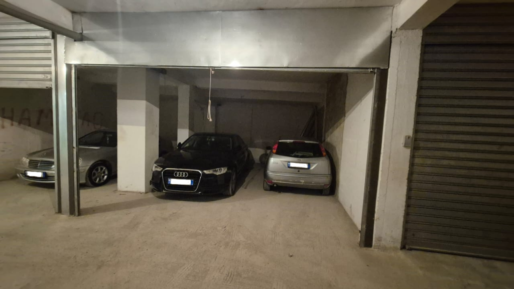 Garage for sale in Astir