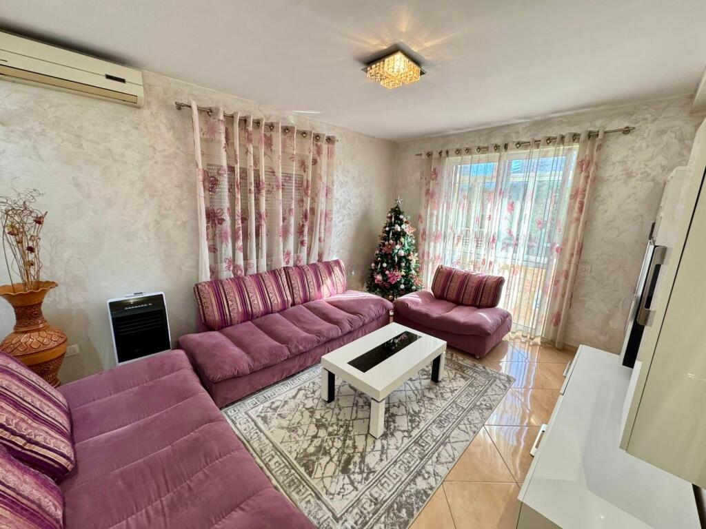 📣 VENDESI DUPLEX 👉 Tipologia 3+1 Con 2 Bagni 📍 Vicino alla Medresah 🛣️ Via "Dibres" 💶 159.000 Euro ✨  