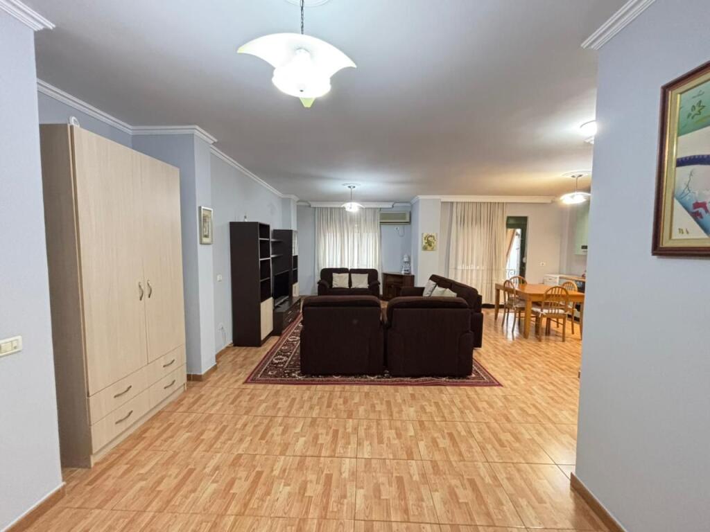 In via Kavaja si affitta 2+1