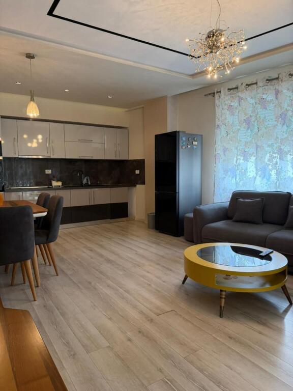 Super ap 2+1 tek komuna parisit ( ngjitur me kika 2 )