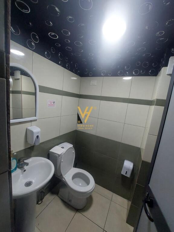 JEPET BAR KAFE 70 M2 ME QERA NE YZBERISHT 50.000 LEKE