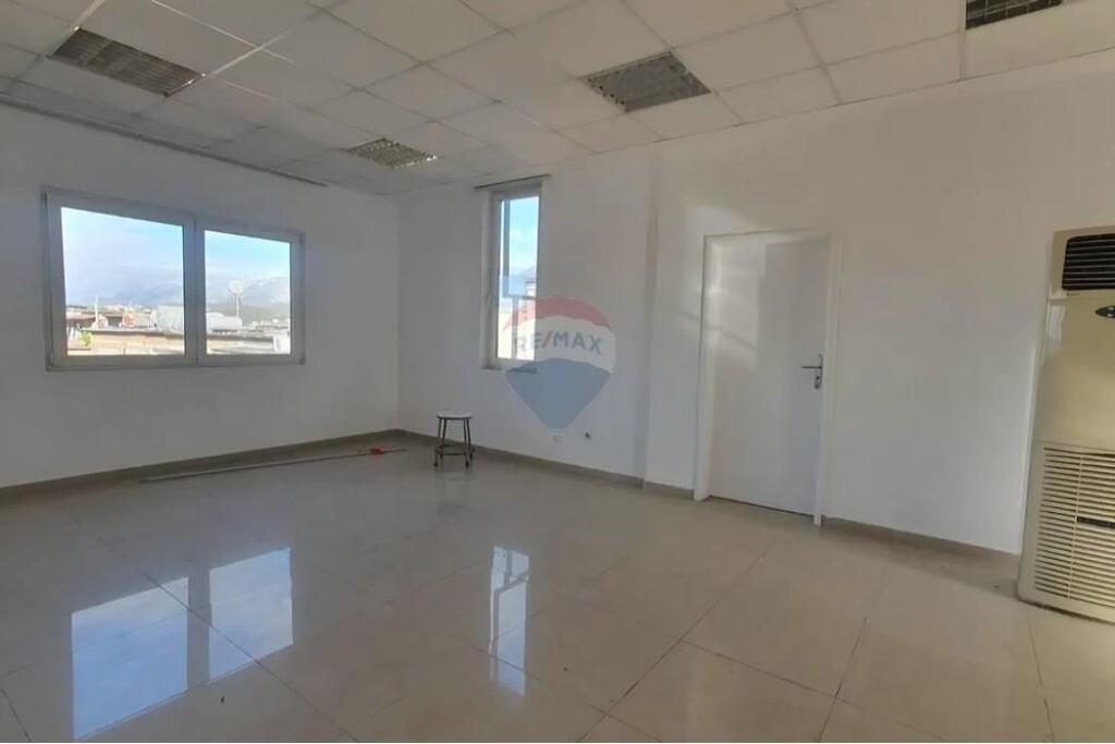 BUSINESS BUILDING 5 FLOORS FOR RENT