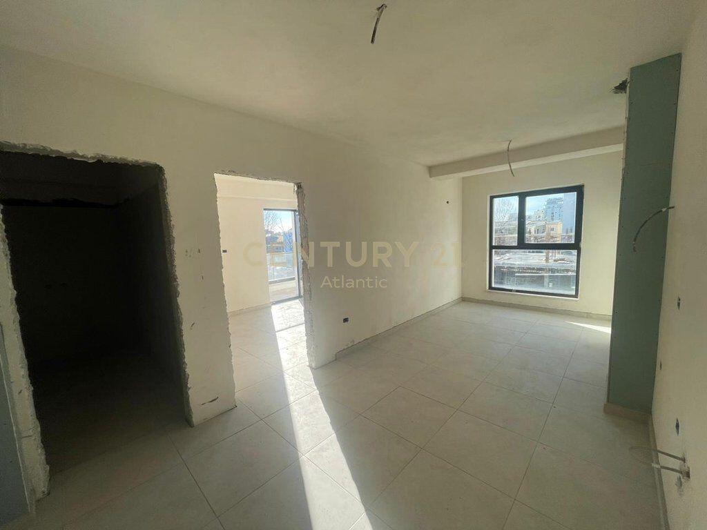 Apartament 1+1 për Shitje – Mali i Robit, Golem !! 77,000 €