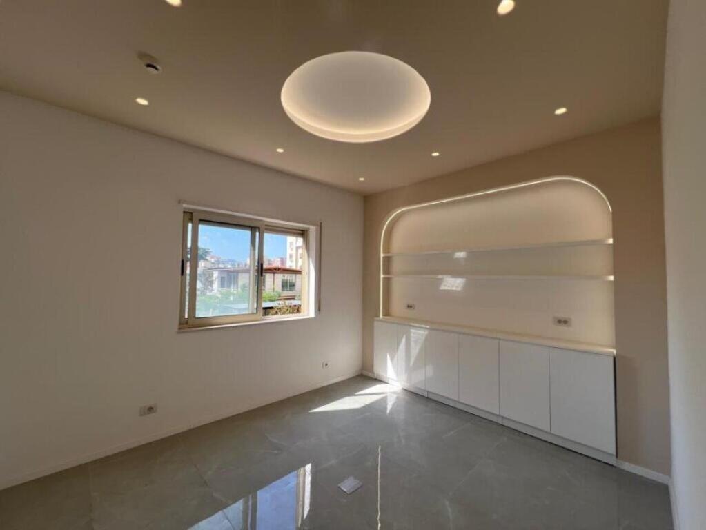 OFFICE FOR RENT 140 M2 TRAIN STATION 1,600 EURO