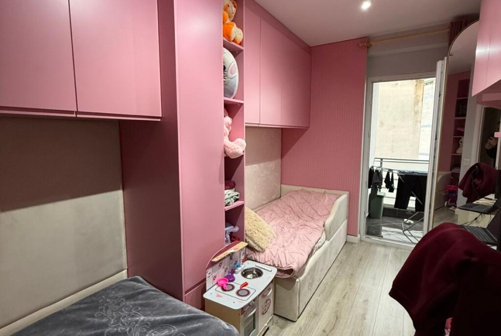 Ne Qesarake Shitet Apartament 2+1+2 Me Planimetri Te Rregullt!