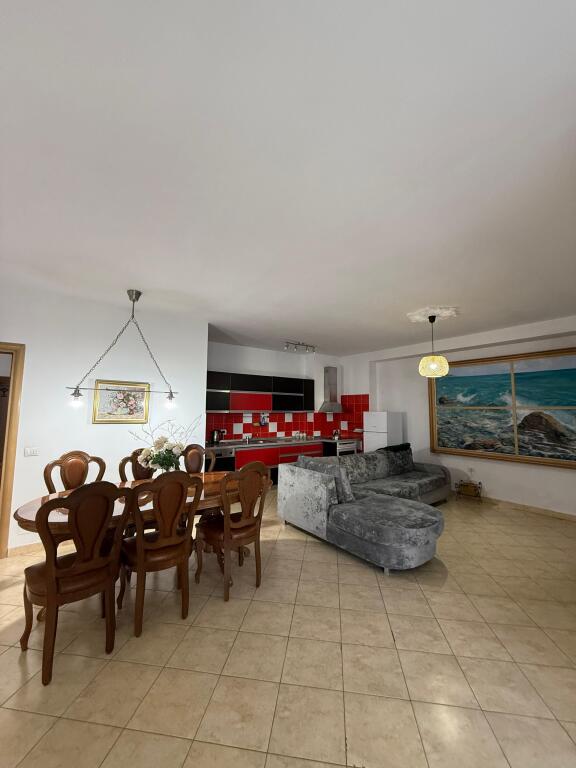 Jepet me qira apartament 2+1+2  me verande-21 Dhjetori