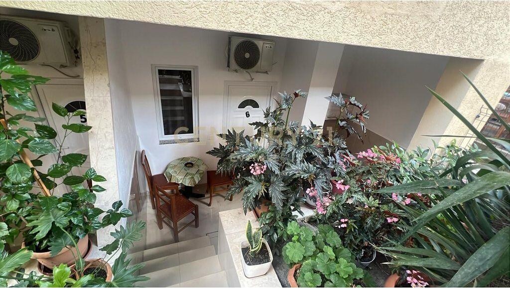 🌊 Hotel për Qira me 22 Garsoniere në Shkëmbin e Kavajës – Investim Turistik