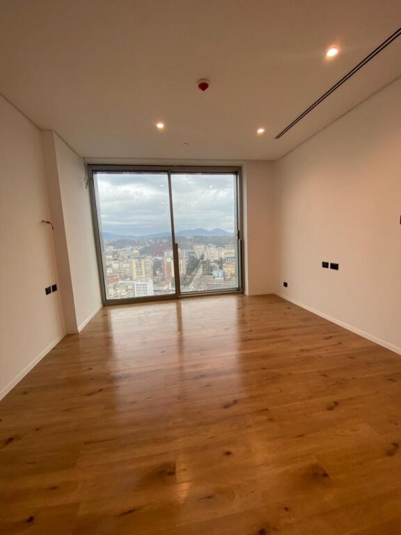 ZYRE ME QIRA TE DOWNTOWN ONE TIRANE