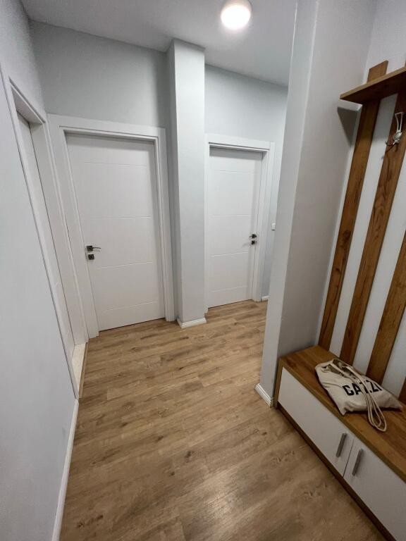 🏡 Affittasi Appartamento 2+1+2 – Via Dritan Hoxha (Aura)