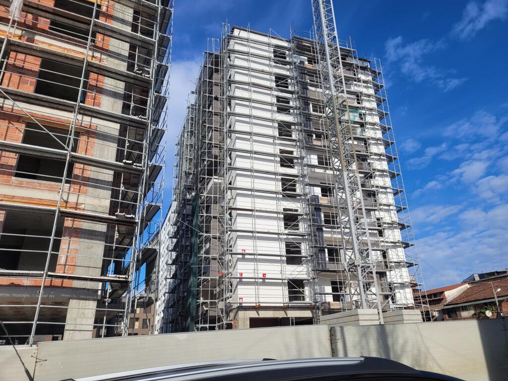 Shitet apartament 1+1 Rajoni policise nr.4(Afer me kinostudion)