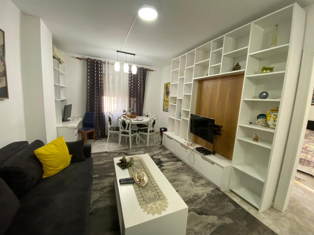 1+1,i mobiluar te dixhitalbi te komune e parisit,cmimi 650 euro