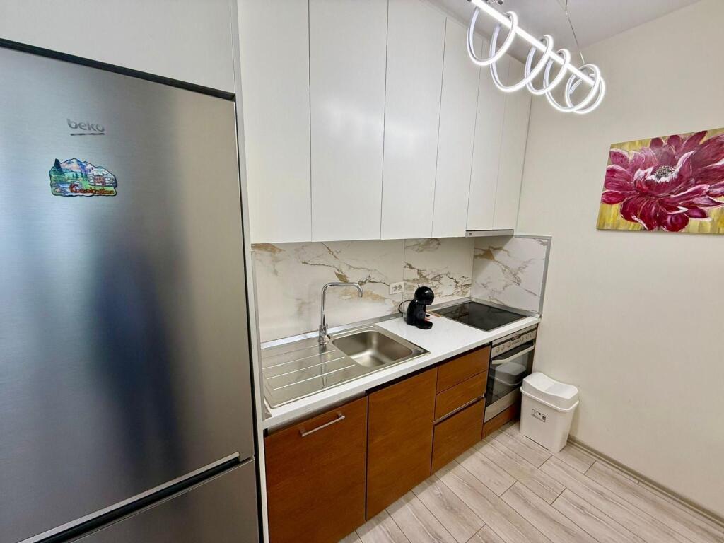 Apartament 1+1 me qira ne Rrugen e Kosovareve!