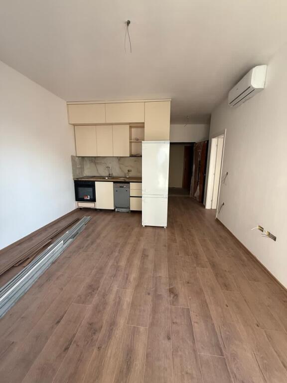 APARTAMENT PER QERA 1+1 TEK ZOGU I ZI