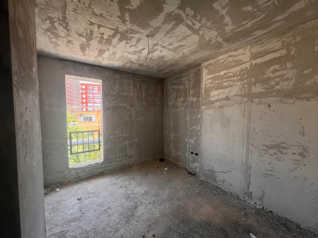 Shitet Apartament 3+1 te Ambasada Amerikane.