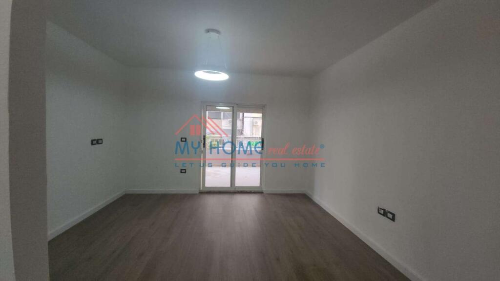 Apartament 1+1 ne shitje tek Komuna e Parisit