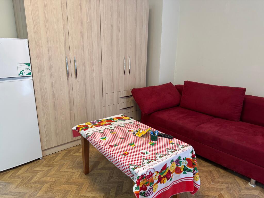 Garsoniere me qira tek Xhamia e Selites!