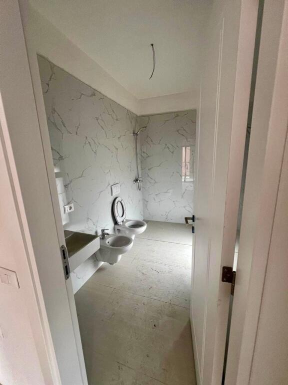 📣 QERA Ambient Zyre 👉 Apartament 2+1+2+🅿️ 📍 Prane Bulevardit Te Ri 🛣️ Rruga "Filip Jano" ✨