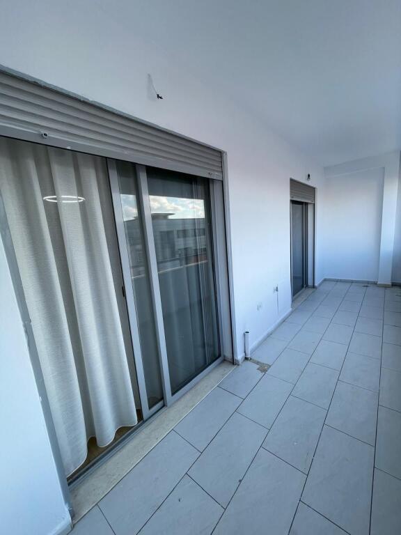 Shitet apartament 2+1 në Astir, pranë Hotel Roland !