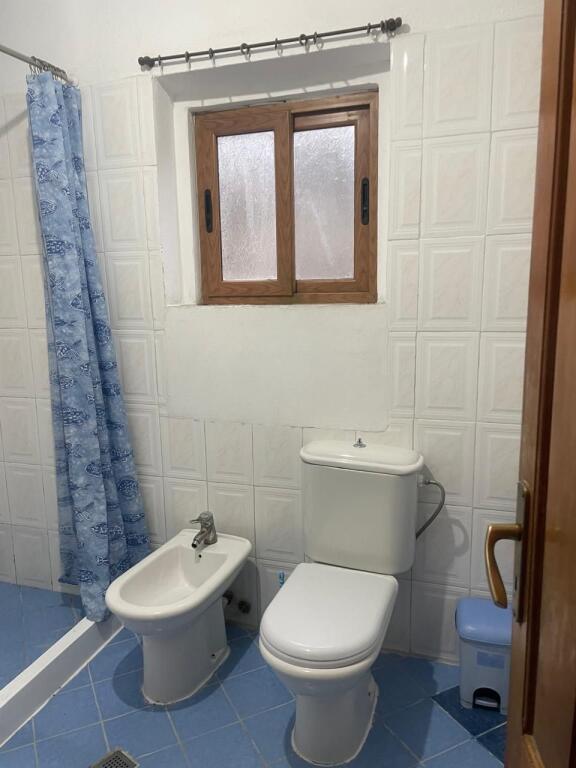 🏠Liqeni i Thate,Rruga e Ullishtes jepet me qera kati i I-re i nje vile,2+1,i mobiluar 45,000Leke    