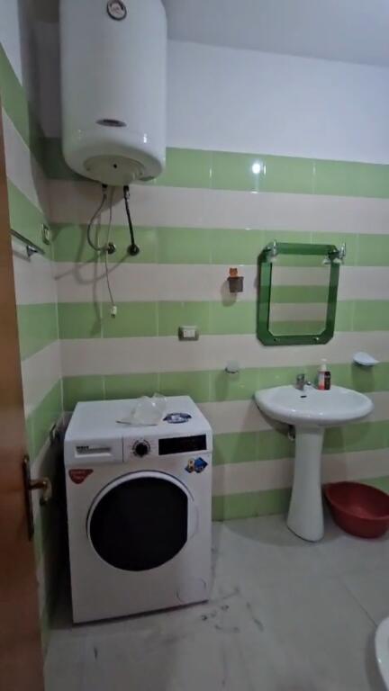 Jepet me qira 2+1+2 Yzberisht