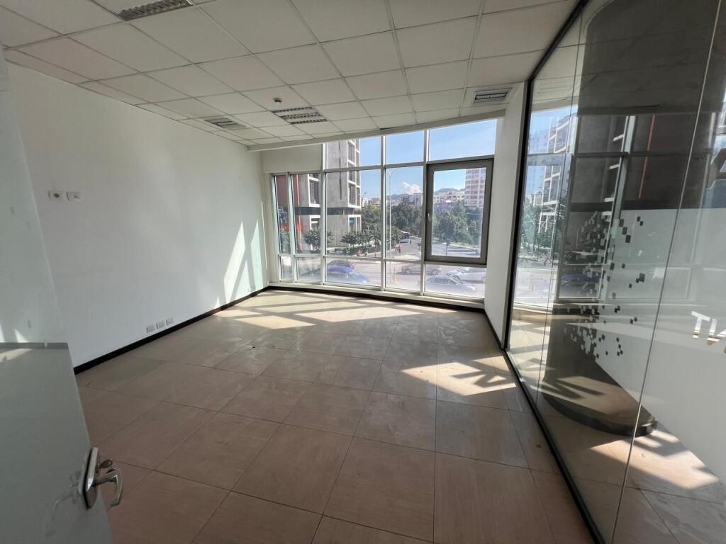 Commercial space for rent on Kavaja Street