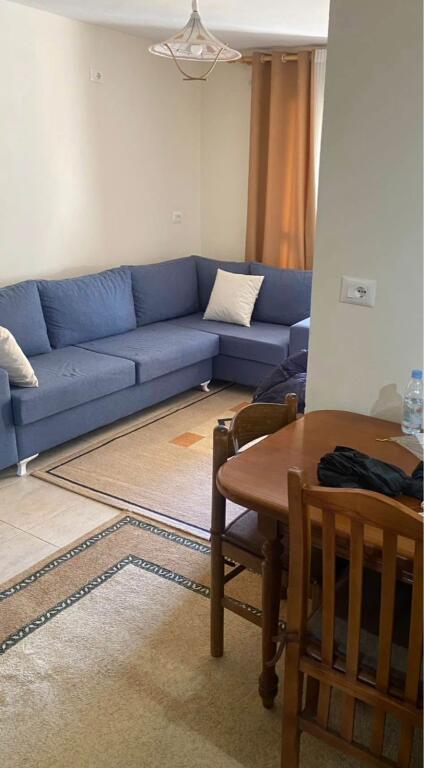 Apartament 1+1 me qira – Rruga e Barrikadave, Qendër Tiranë!