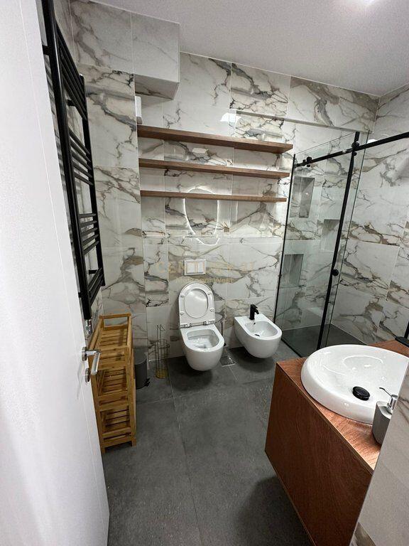 Apartament 2+1+2 me qira tek Kompleksi Fz, Liqeni i Thate