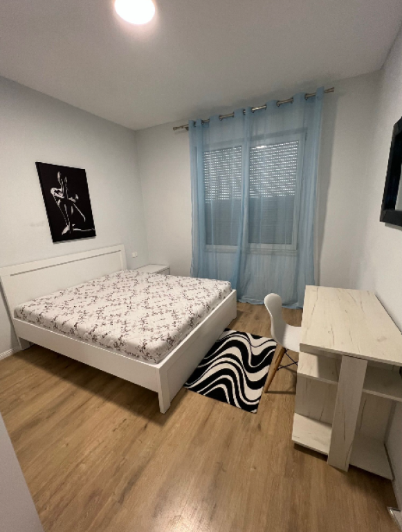 🏠 Jepet me qira apartament modern 2+1+2  📍 Rr. Dritan Hoxha – Zona Aura