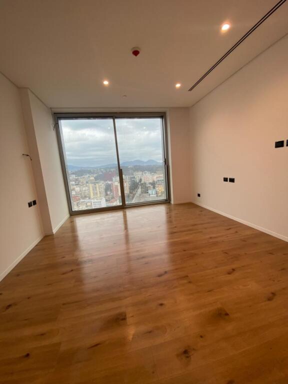 ZYRE ME QIRA TE DOWNTOWN ONE TIRANE