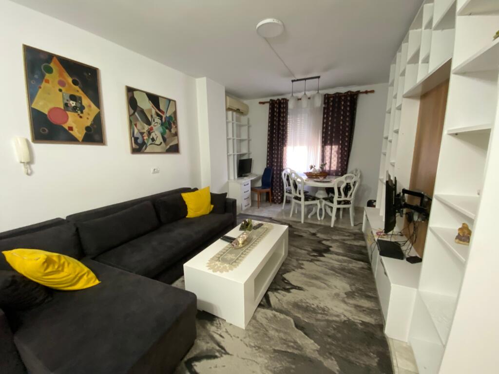 1+1,i mobiluar te dixhitalbi te komune e parisit,cmimi 650 euro