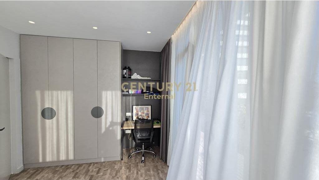 Shitet Apartament 3+1+2 Parkime ne Lake View!! 780,000 € Sip. Totale  192m2