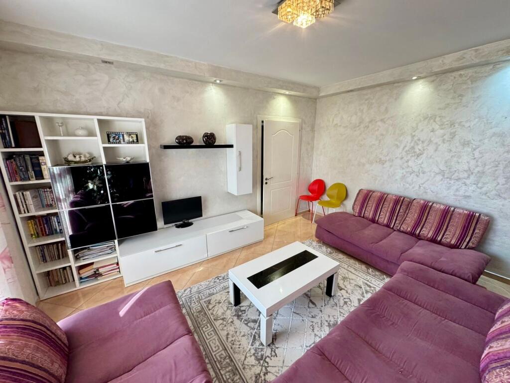 📣 VENDESI DUPLEX 👉 Tipologia 3+1 Con 2 Bagni 📍 Vicino alla Medresah 🛣️ Via "Dibres" 💶 159.000 Euro ✨  