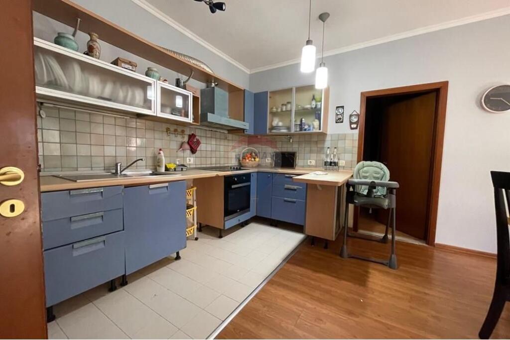 APARTAMENT 3+1 PER SHITJE PRANE NOBIS !