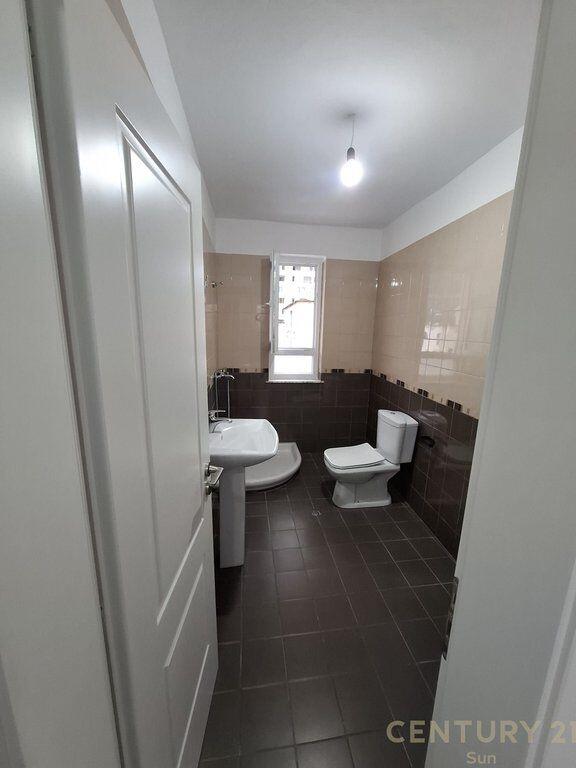 Shitet apartament 1+1+ballkon te rruga e Kavajës pranë auto Kadiu 129.000 € !!!