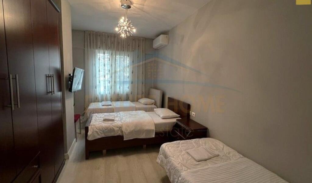 In vendita, Appartamento 2+1+2, Via delle Barricate, Tirana