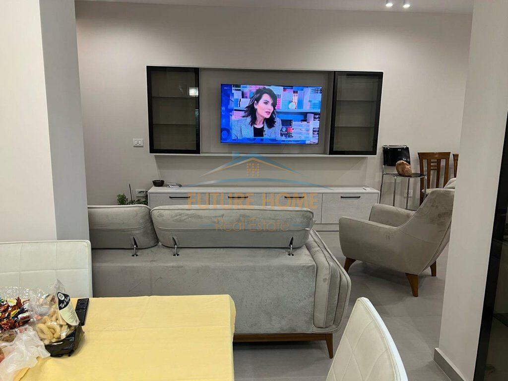 Affitto, Appartamento 1+1 presso Komuna e Parisit!