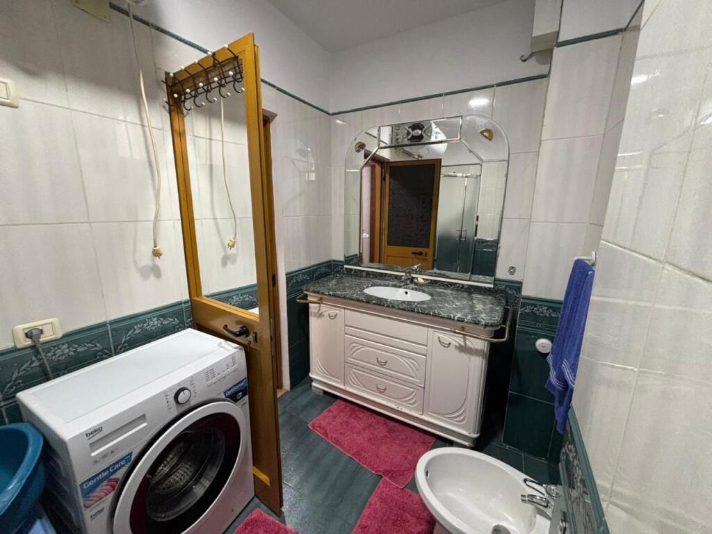 In via Kavaja si affitta 2+1