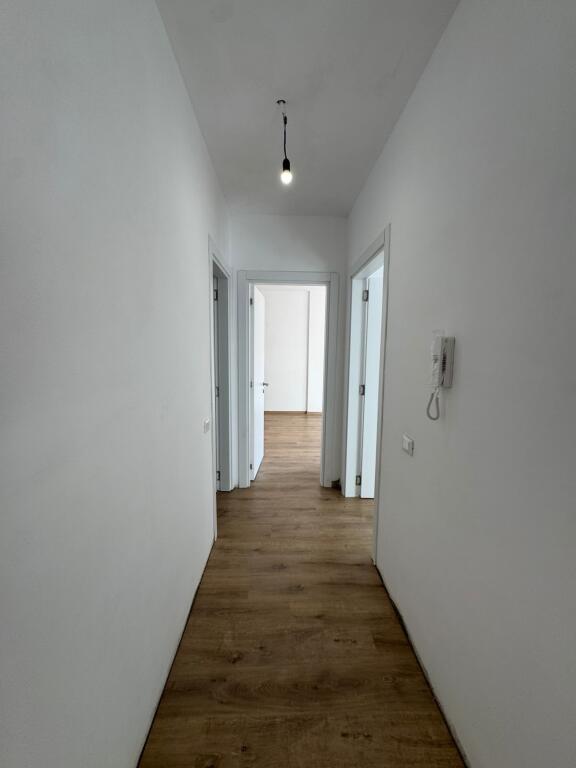 🏡 SHITET APARTAMENT 2+1+2 TUALETE Prane Xibrakut, Rr. Elbasanit