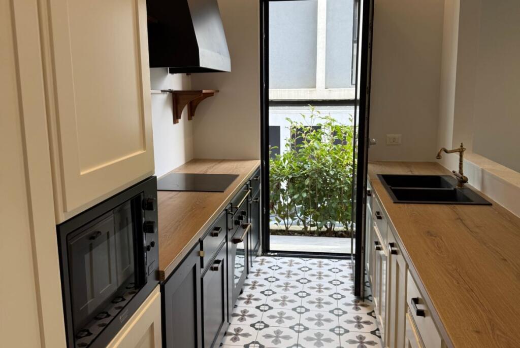 Tek Liqeni Farkes Shitet Apartament 2+1 I Mobiluar Me Verandë, Kopësht dhe Post Parkimi!