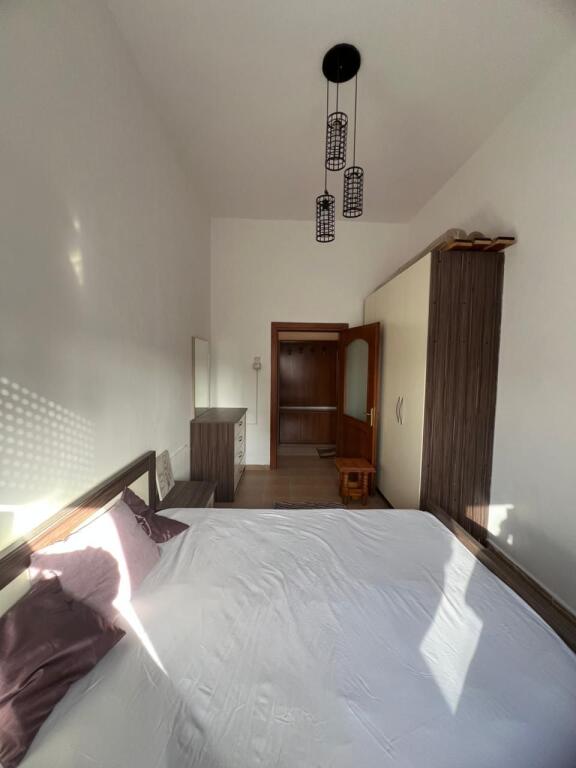 Near Shallvaret Per Me Taiwan Apartment 2+1 For Rent