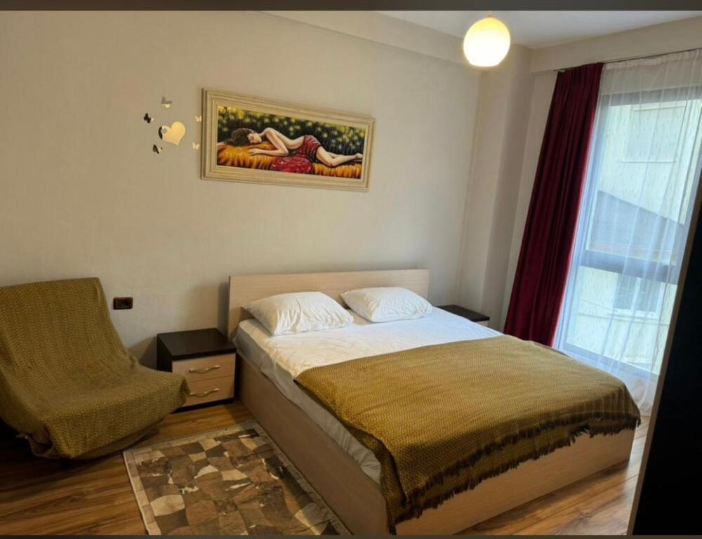 2+1,i mobiluar ,ne myslym shyri,800 euro