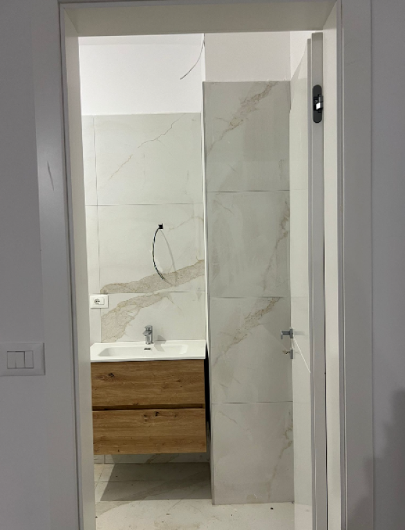 🏢 Jepet me qira zyre 2+1+2  📍 Rruga Dritan Hoxha – Zona Aura