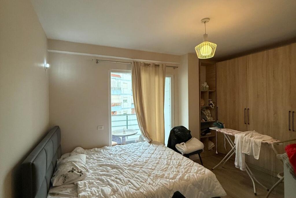 Ne Qesarake Shitet Apartament 2+1+2 Me Planimetri Te Rregullt!