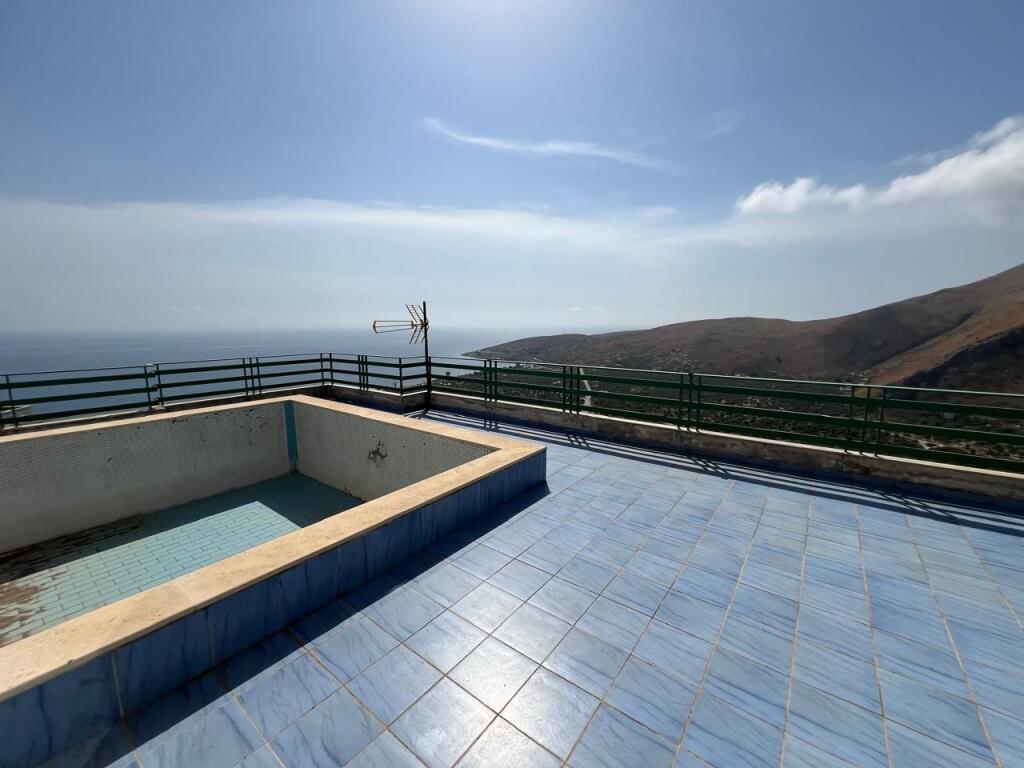 Shitet godinë 5-katëshe në Qeparo, Himarë