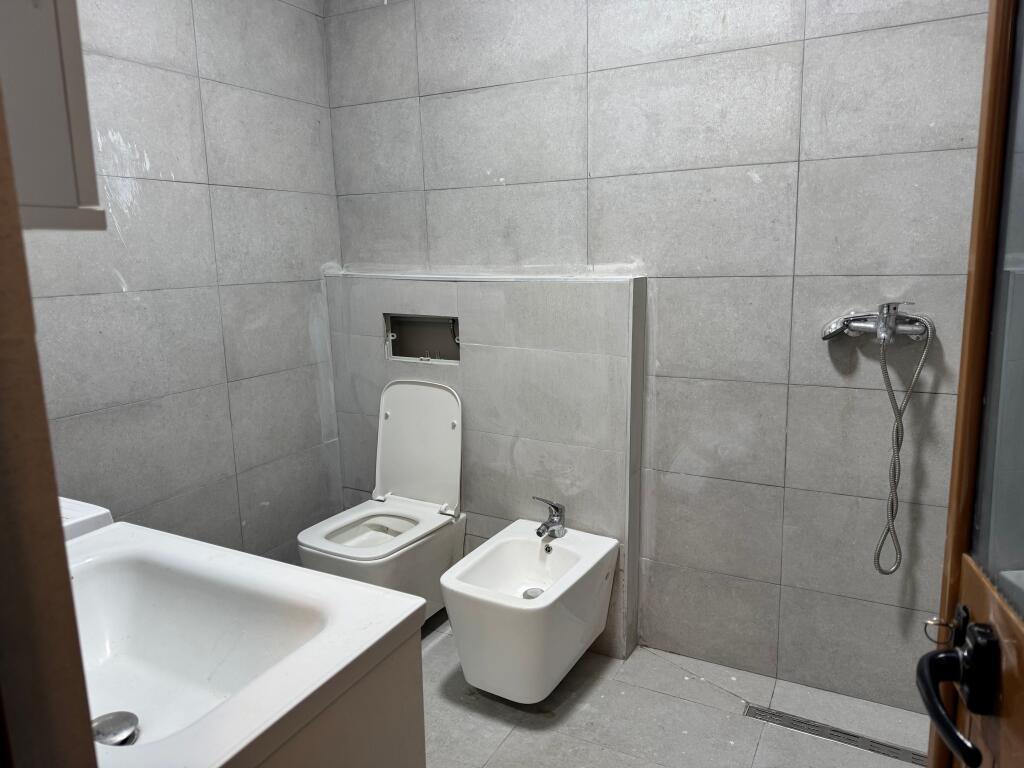 Garsoniere me qira tek Xhamia e Selites!